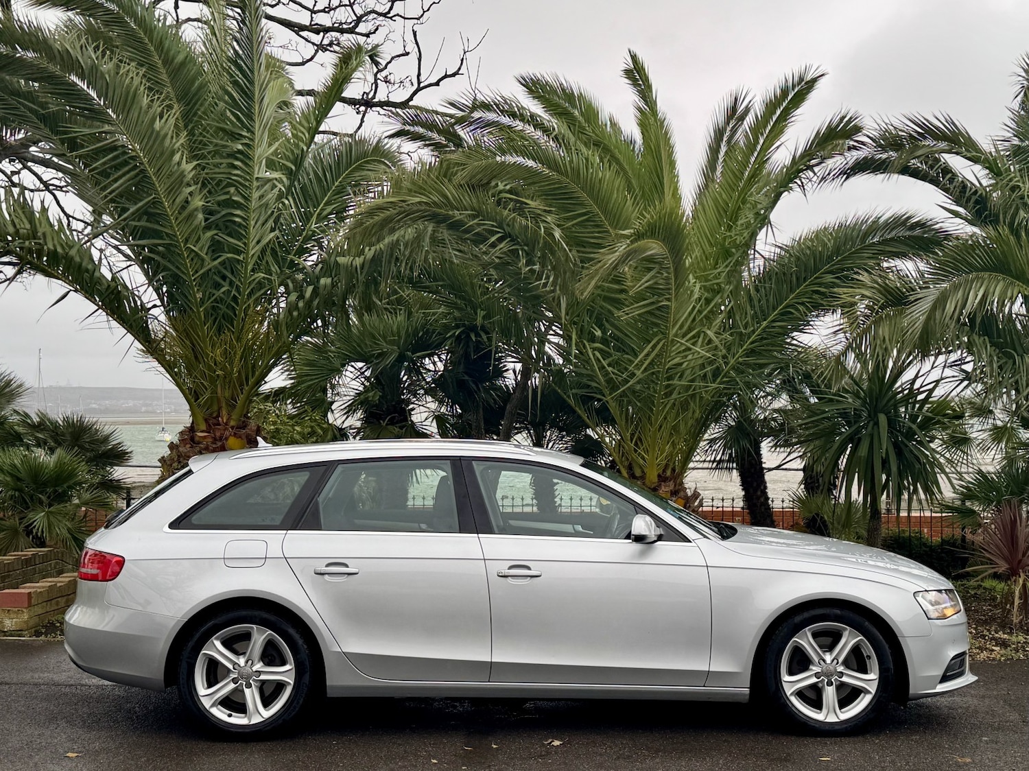 Used Audi A4 Avant 2013 for sale - 76777034: Photo 2