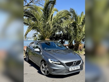 Used Volvo V40 2019 for sale - 78289857: Photo