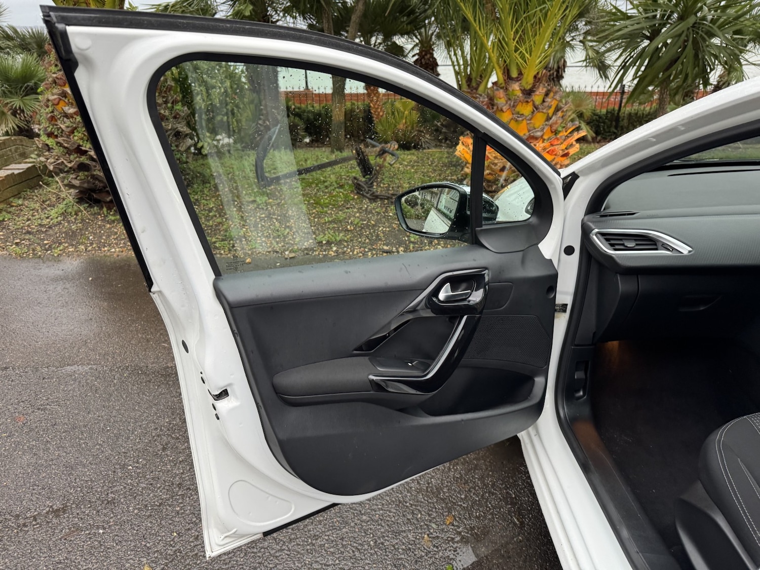 Used Peugeot 208 2018 for sale - 76897012: Photo 13