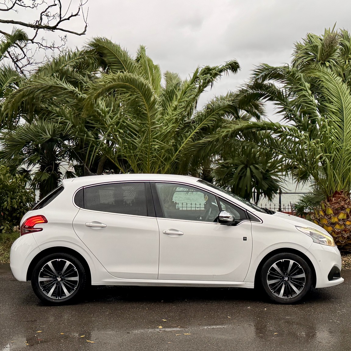 Used Peugeot 208 2018 for sale - 76897012: Photo 2