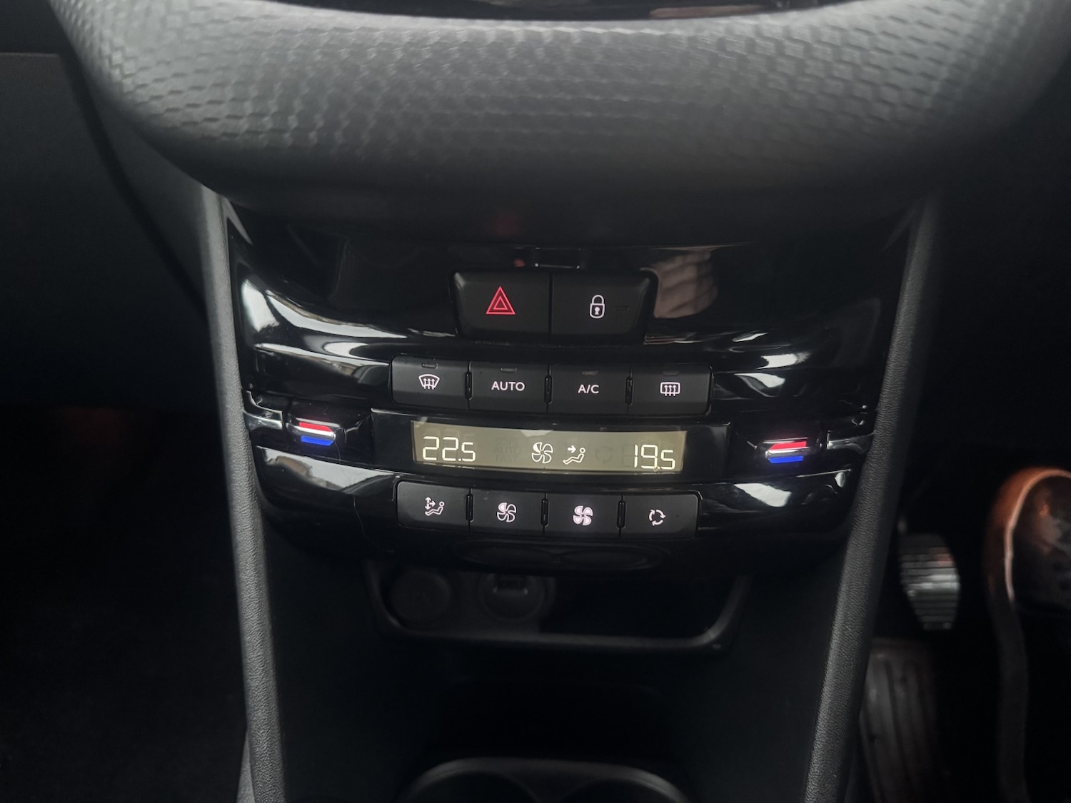 Used Peugeot 208 2018 for sale - 76897012: Photo 25