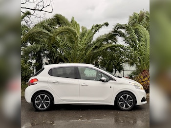 Used Peugeot 208 2018 for sale - 76897012: Photo