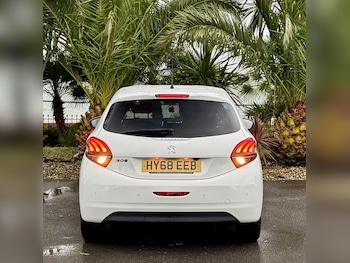 Used Peugeot 208 2018 for sale - 76897012: Photo