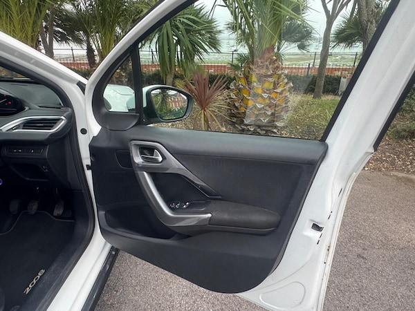 Used Peugeot 2008 2017 for sale - 76075960: Photo 13