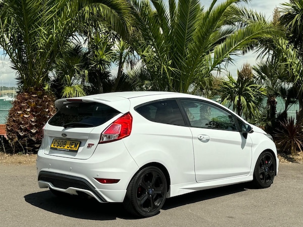 Used Ford Fiesta 2015 for sale - 75297118: Photo 3