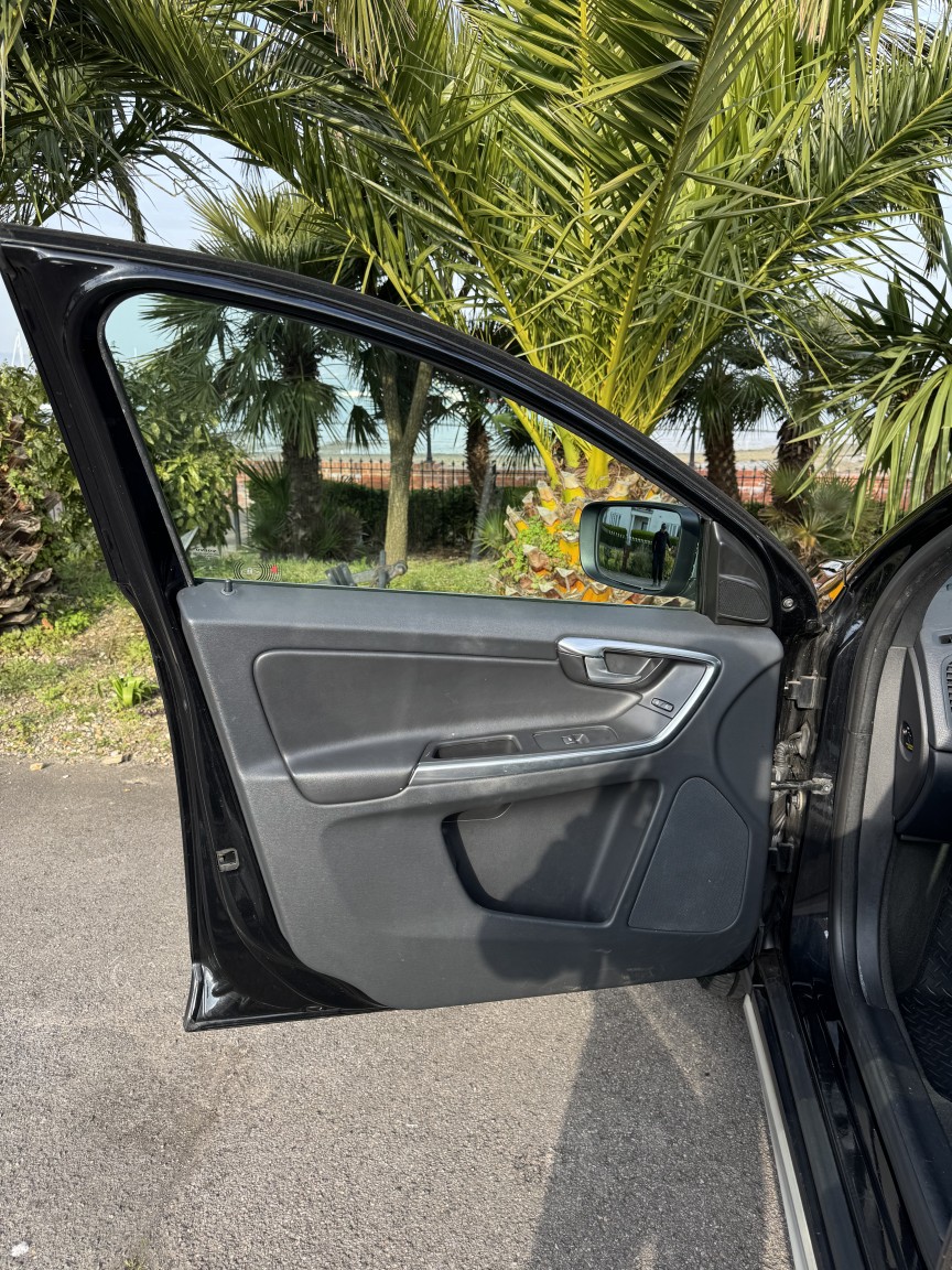 Used Volvo XC60 2012 for sale - 77997223: Photo 15