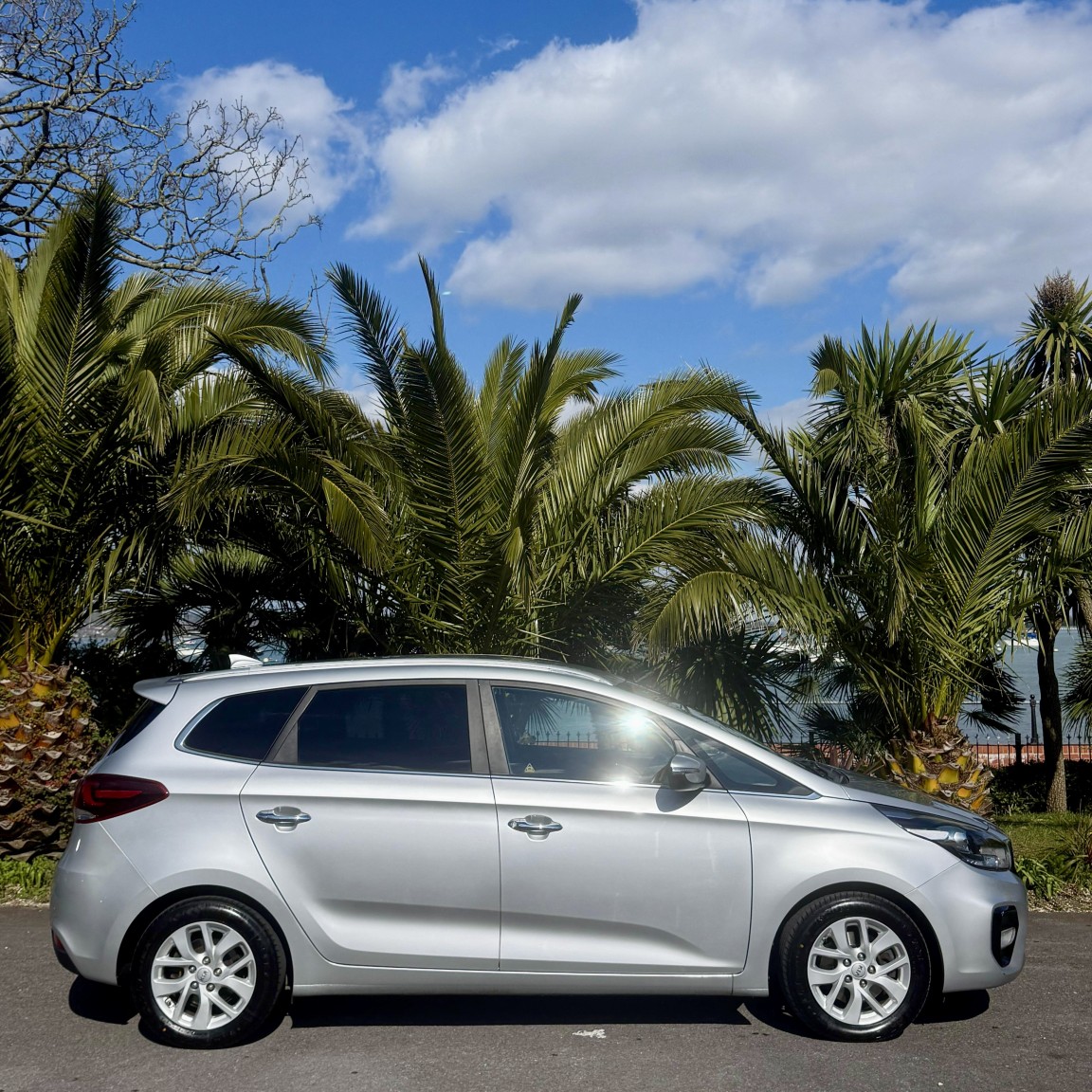 Used Kia Carens 2018 for sale - 78125204: Photo 2