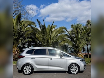 Used Kia Carens 2018 for sale - 78125204: Photo