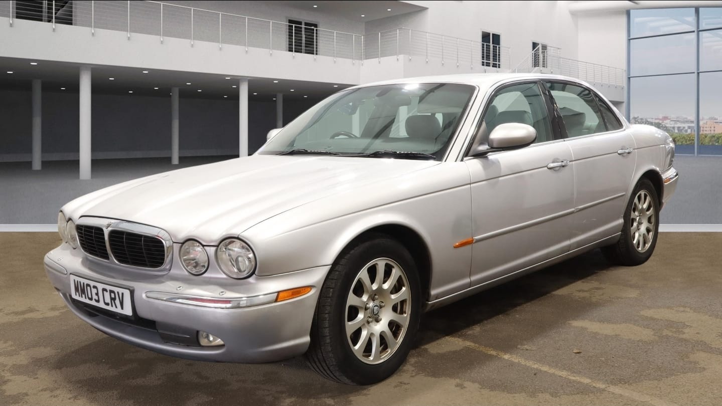 Used Jaguar XJ 2003 for sale - 77617932: Photo 2
