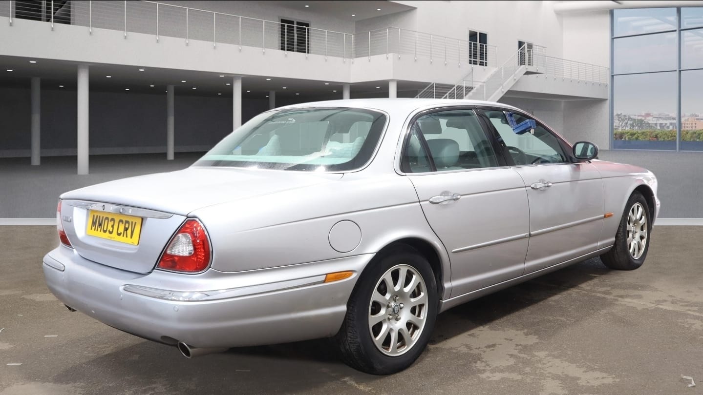 Used Jaguar XJ 2003 for sale - 77617932: Photo 4