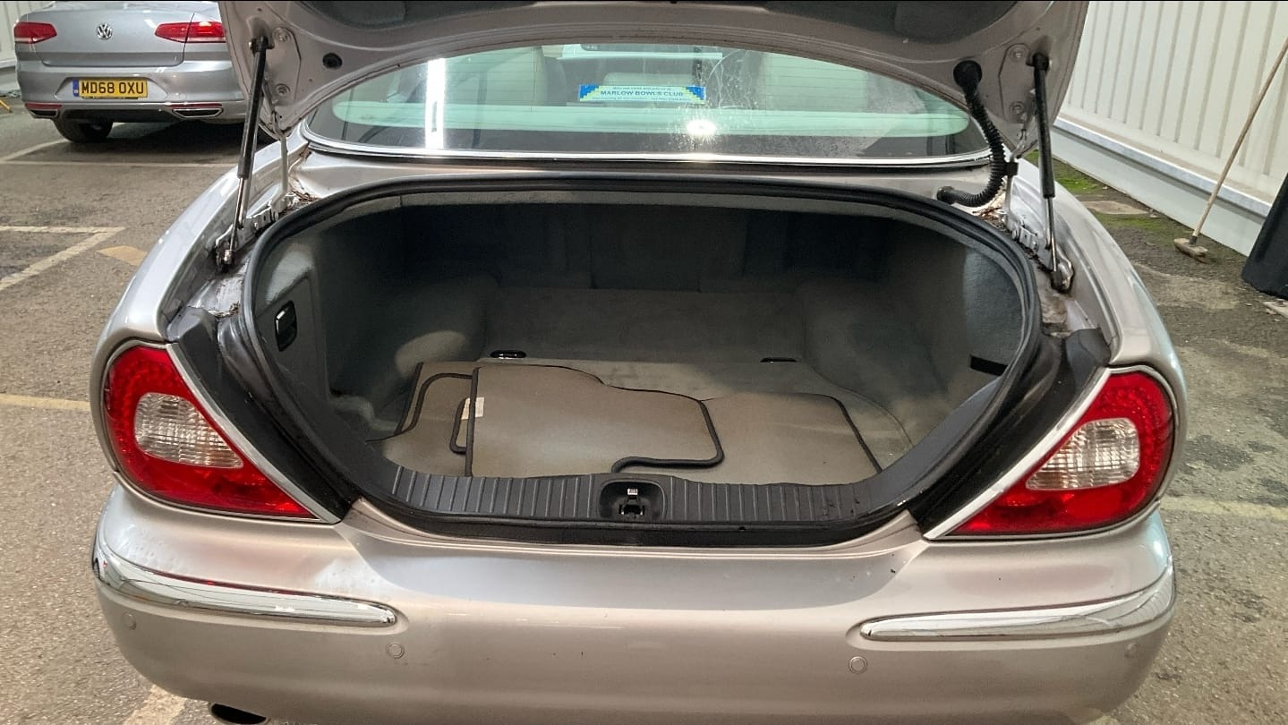 Used Jaguar XJ 2003 for sale - 77617932: Photo 9