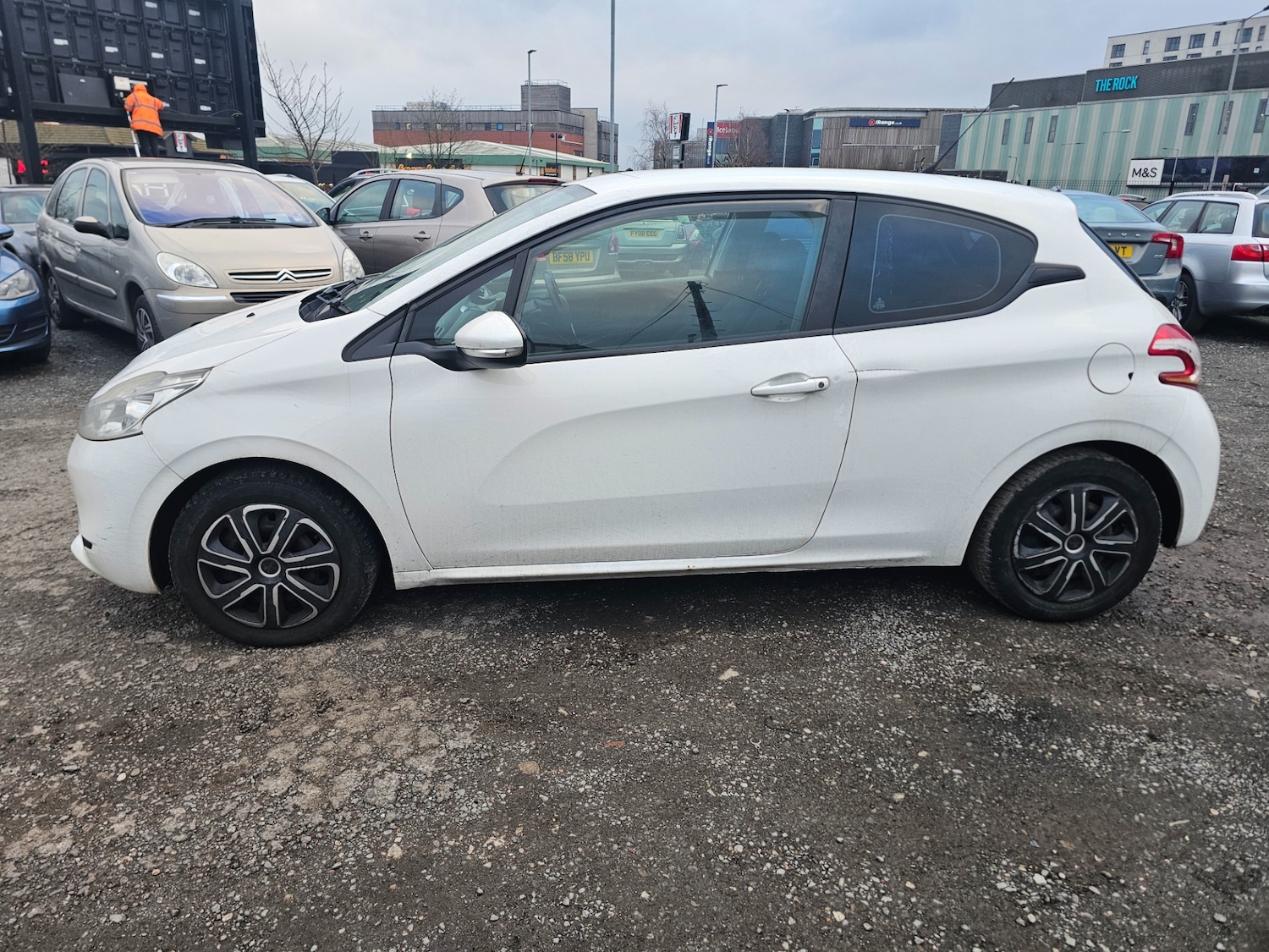 Used Peugeot 208 2013 for sale - 77371757: Photo 4