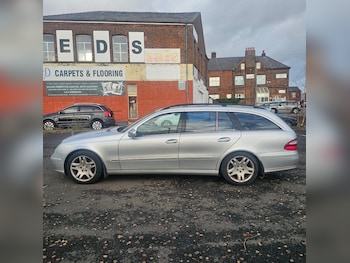 Used Mercedes-Benz E Class 2005 for sale - 77100731: Photo