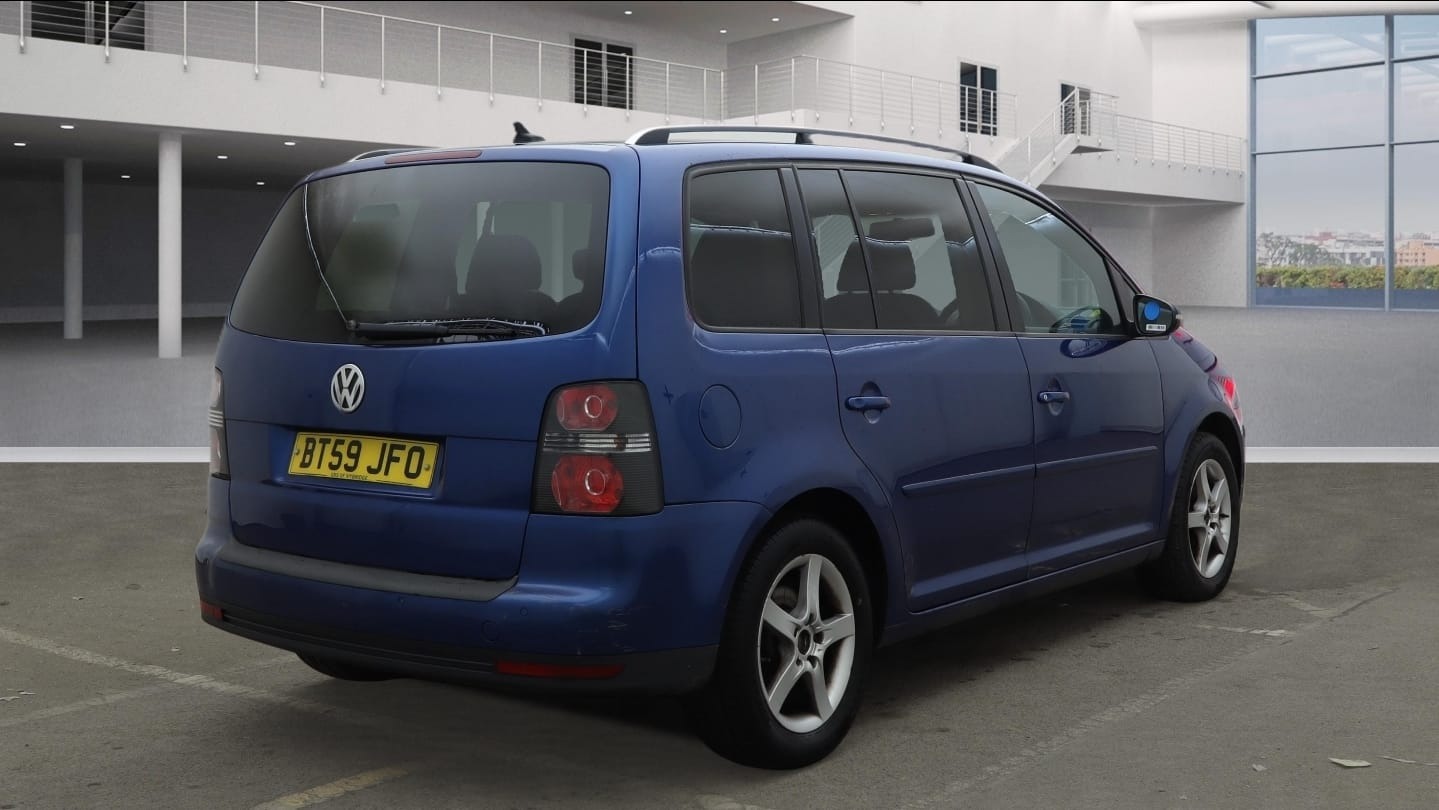 Used Volkswagen Touran 2010 for sale - 77603433: Photo 4