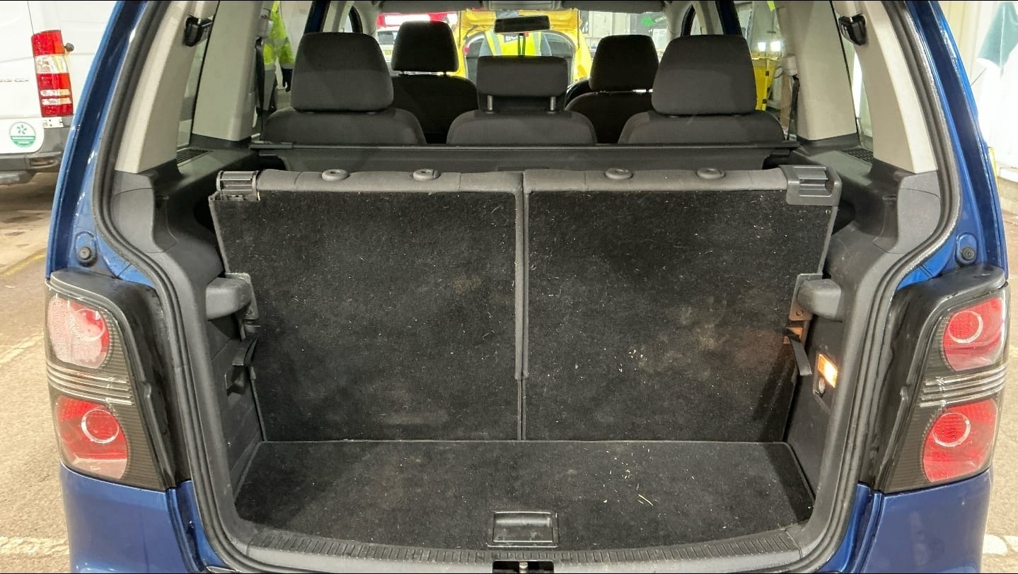 Used Volkswagen Touran 2010 for sale - 77603433: Photo 8