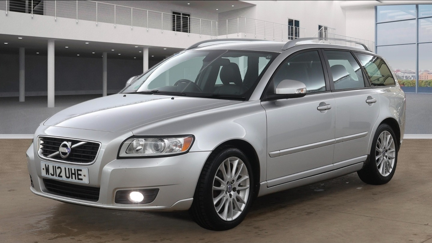 Used Volvo V50 2012 for sale - 78064897: Photo 2