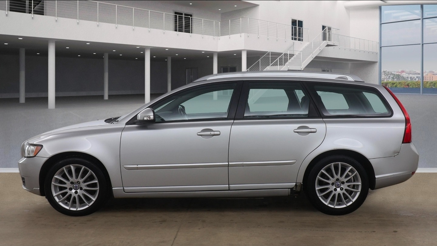 Used Volvo V50 2012 for sale - 78064897: Photo 6