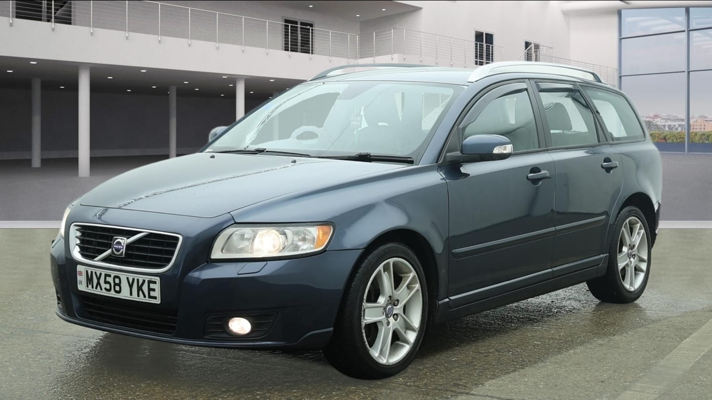 Used Volvo V50 2008 for sale - 77898134: Photo 2
