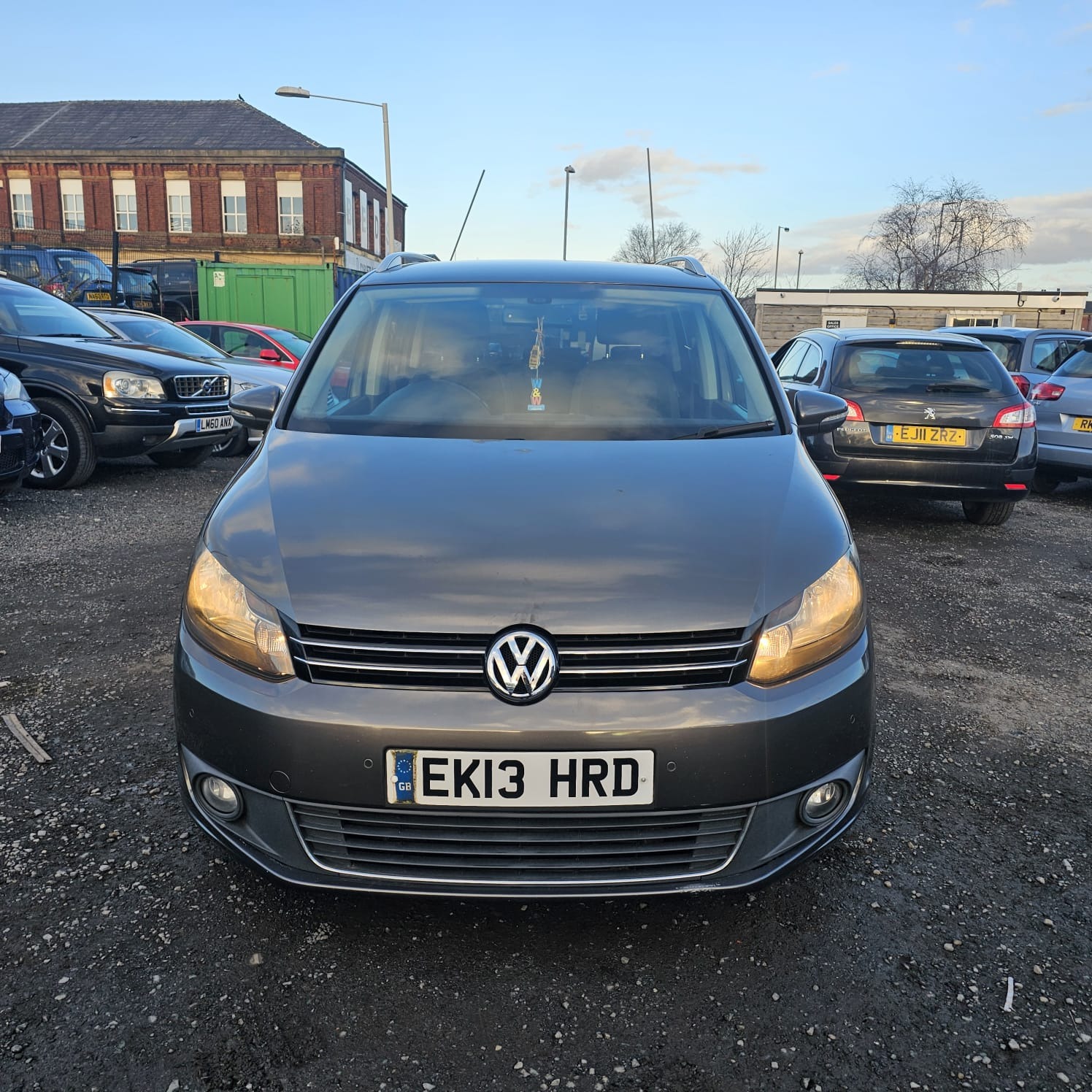 Used Volkswagen Touran 2013 for sale - 77107949: Photo 2