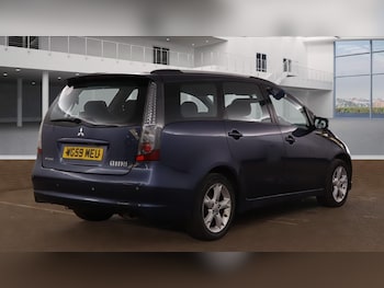 Used Mitsubishi Grandis 2009 for sale - 75512576: Photo