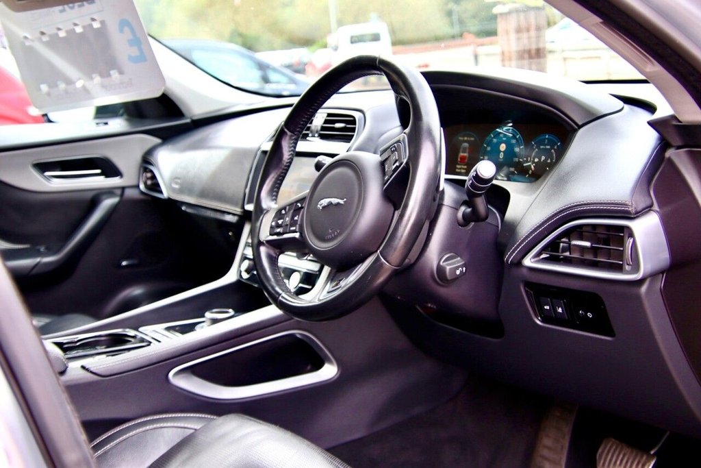 Used Jaguar F-Pace 2017 for sale - 76029298: Photo 8