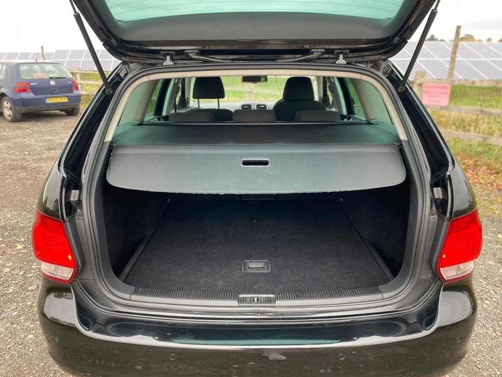 Used Volkswagen Golf 2010 for sale - 76482336: Photo 28