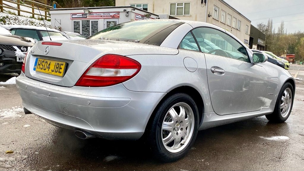 Used Mercedes-Benz SLK 2004 for sale - 77668770: Photo 2