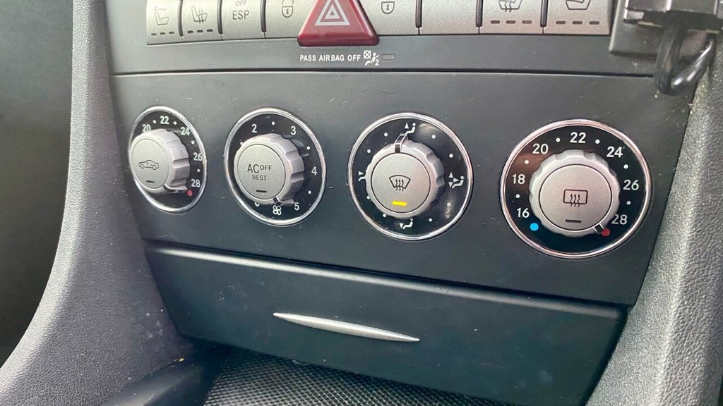 Used Mercedes-Benz SLK 2004 for sale - 77668770: Photo 29