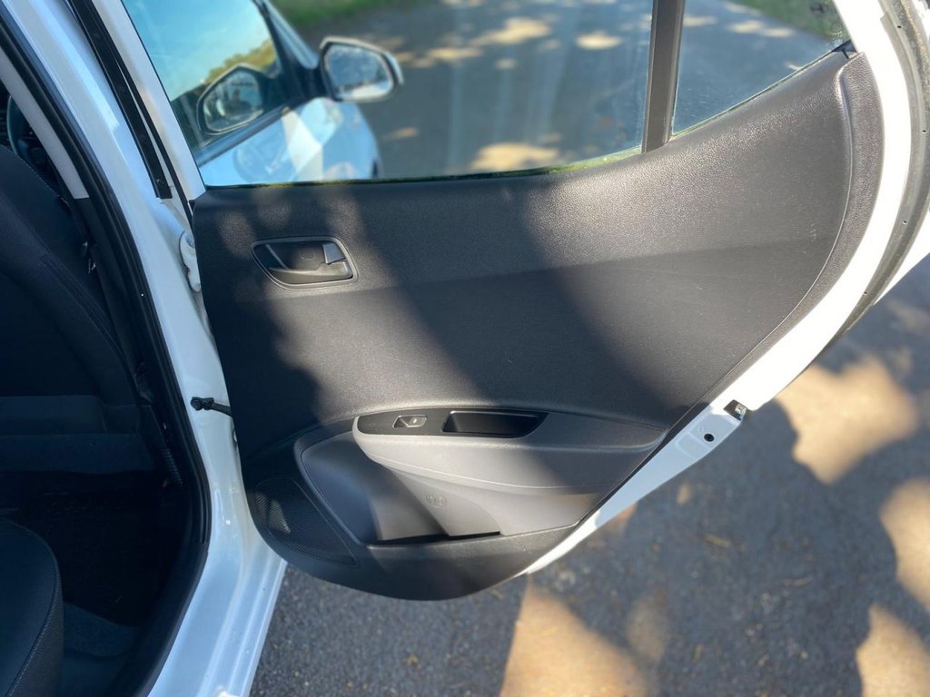 Used Hyundai i10 2017 for sale - 76481544: Photo 24