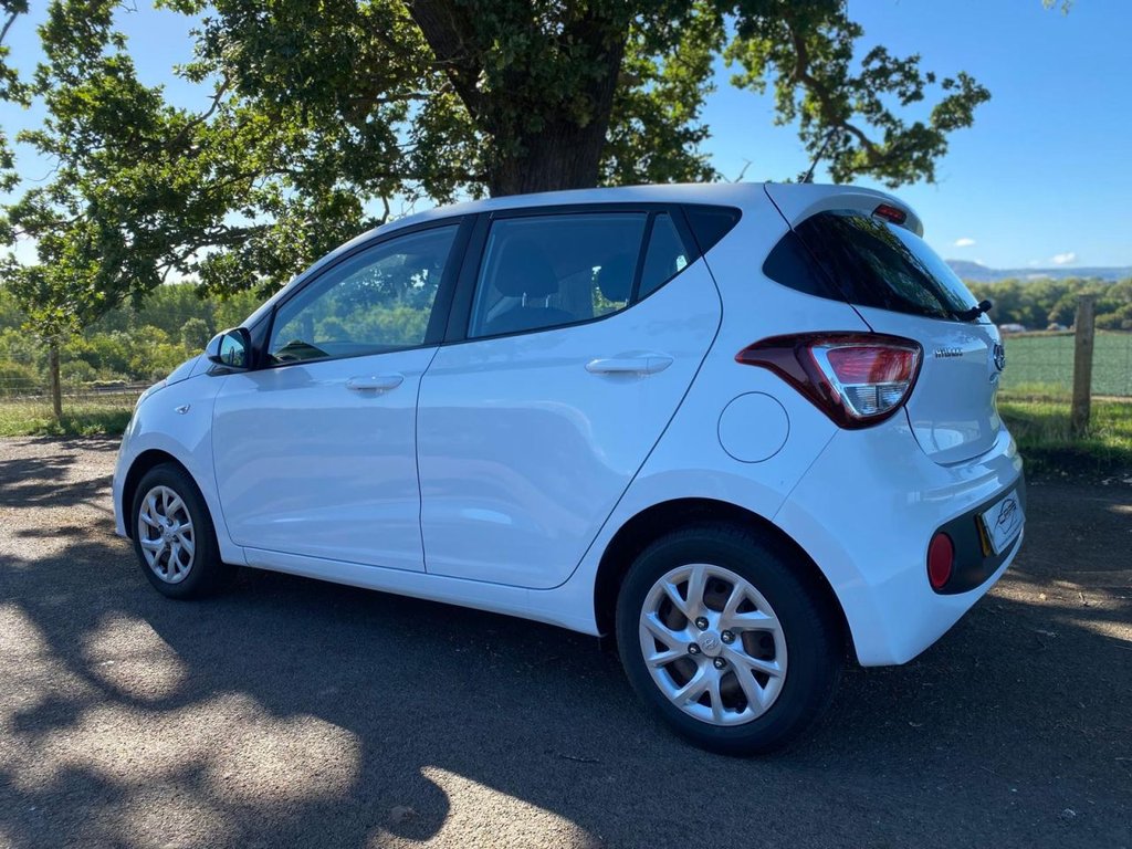 Used Hyundai i10 2017 for sale - 76481544: Photo 4