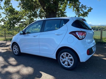 Used Hyundai i10 2017 for sale - 76481544: Photo