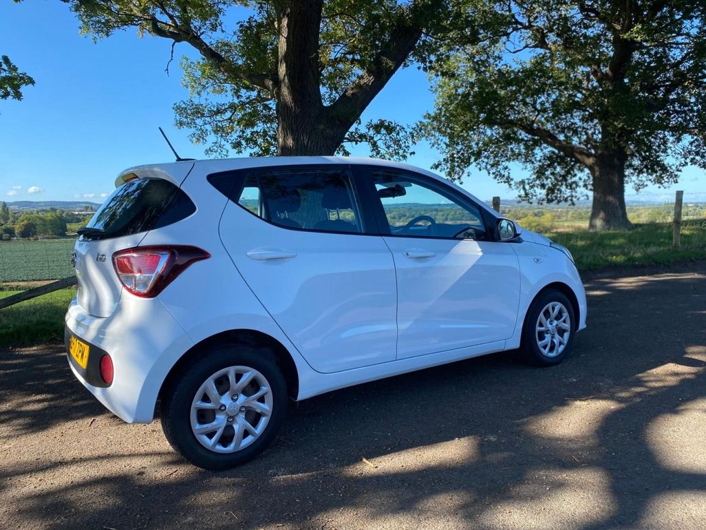 Used Hyundai i10 2017 for sale - 76481544: Photo 9