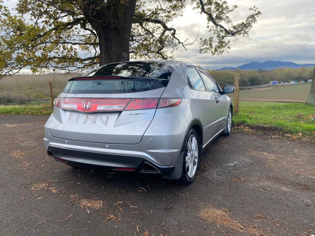 Used Honda Civic 2010 for sale - 76536107: Photo 10