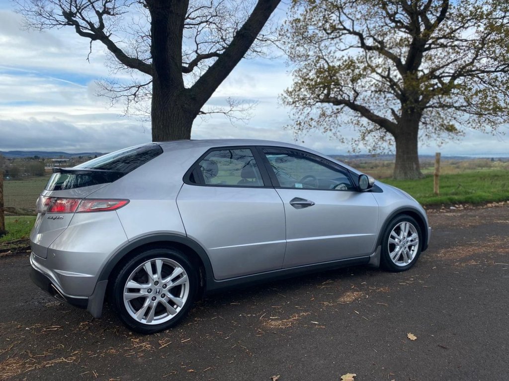 Used Honda Civic 2010 for sale - 76536107: Photo 12