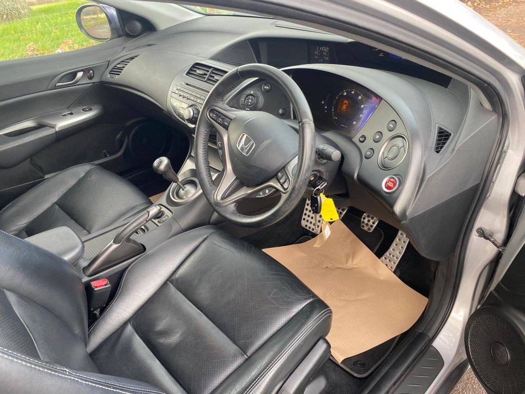 Used Honda Civic 2010 for sale - 76536107: Photo 18