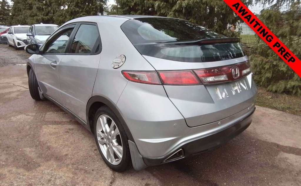 Used Honda Civic 2010 for sale - 76536107: Photo 2