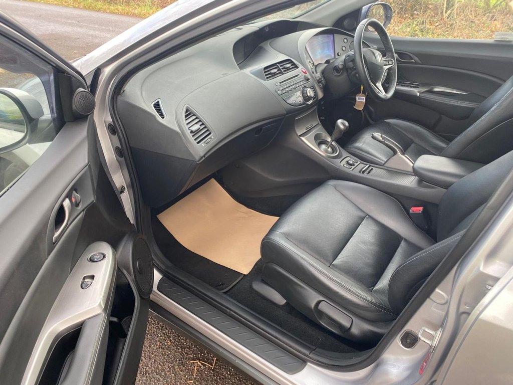 Used Honda Civic 2010 for sale - 76536107: Photo 22