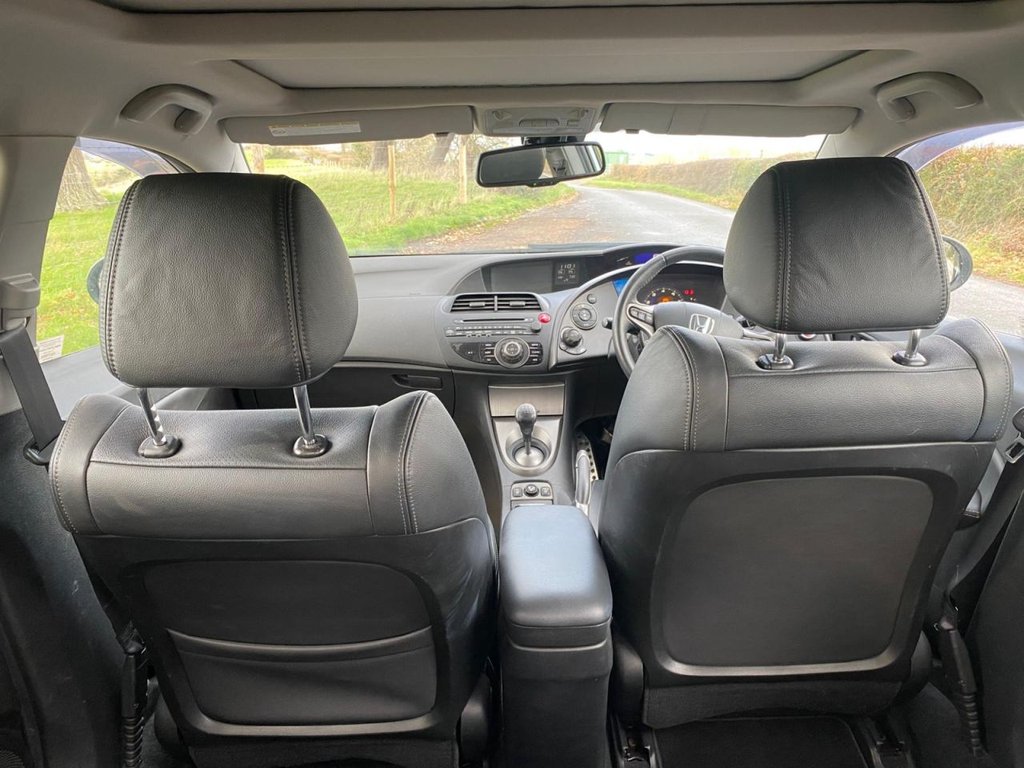 Used Honda Civic 2010 for sale - 76536107: Photo 24