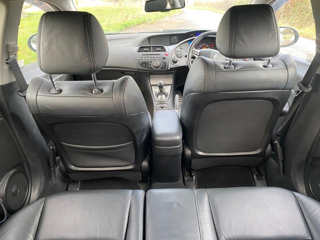 Used Honda Civic 2010 for sale - 76536107: Photo 25