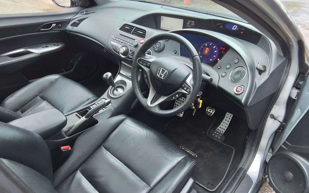 Used Honda Civic 2010 for sale - 76536107: Photo 4