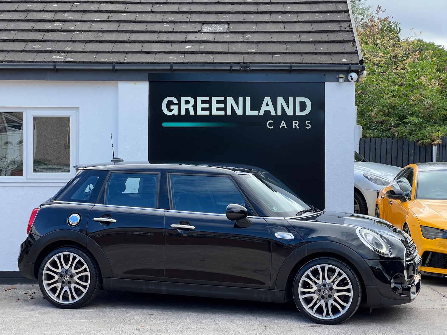 Used MINI Hatch 2019 for sale - 76136307: Photo 1