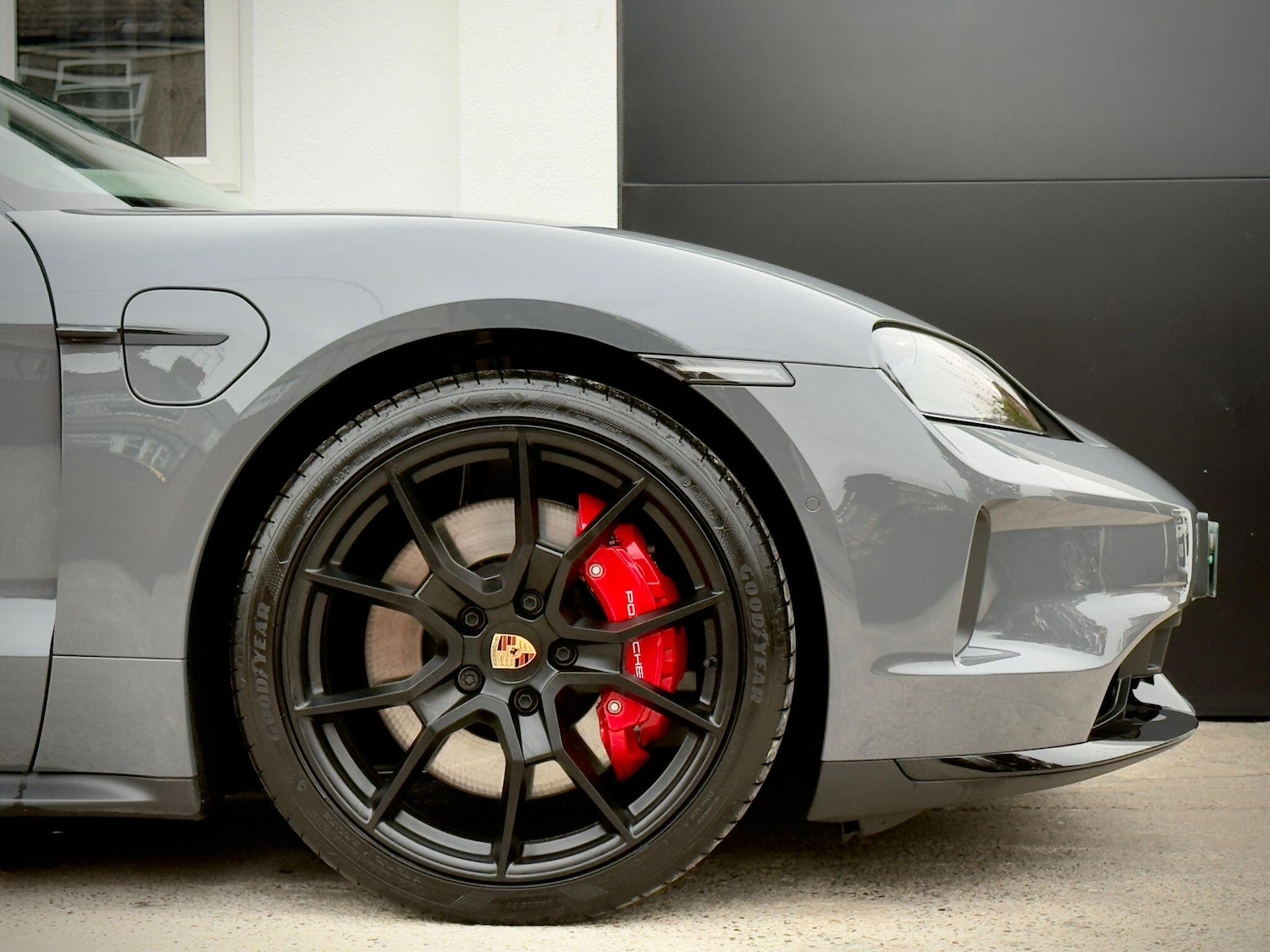 Used Porsche Taycan 2025 for sale - 76349776: Photo 10