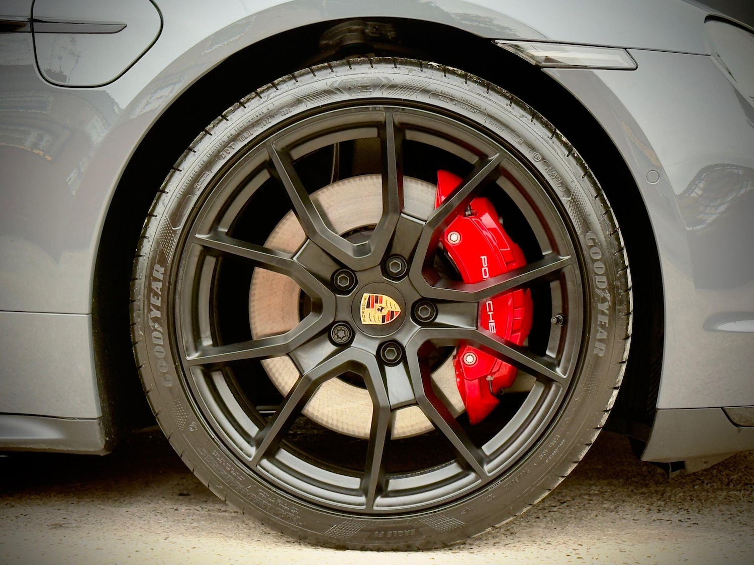 Used Porsche Taycan 2025 for sale - 76349776: Photo 11