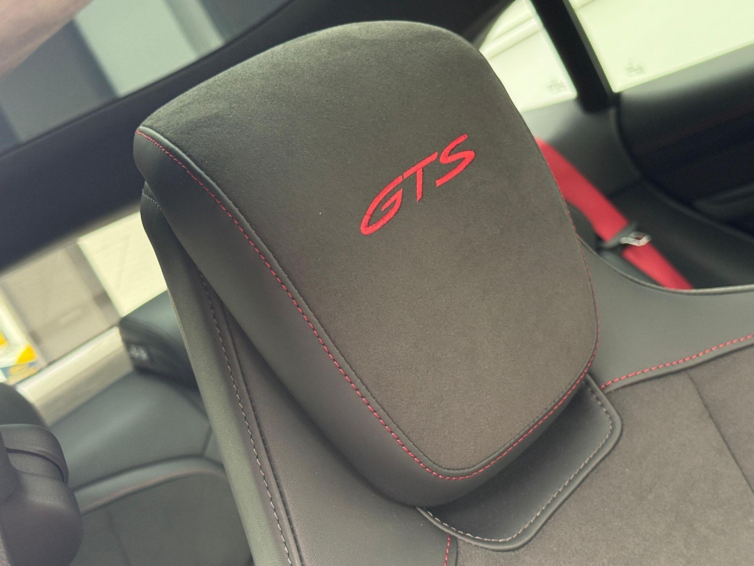 Used Porsche Taycan 2025 for sale - 76349776: Photo 17