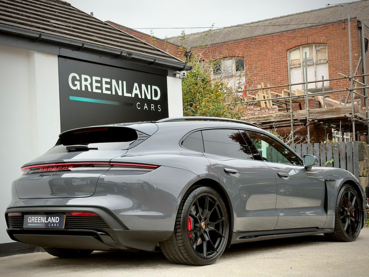 Used Porsche Taycan 2025 for sale - 76349776: Photo 2