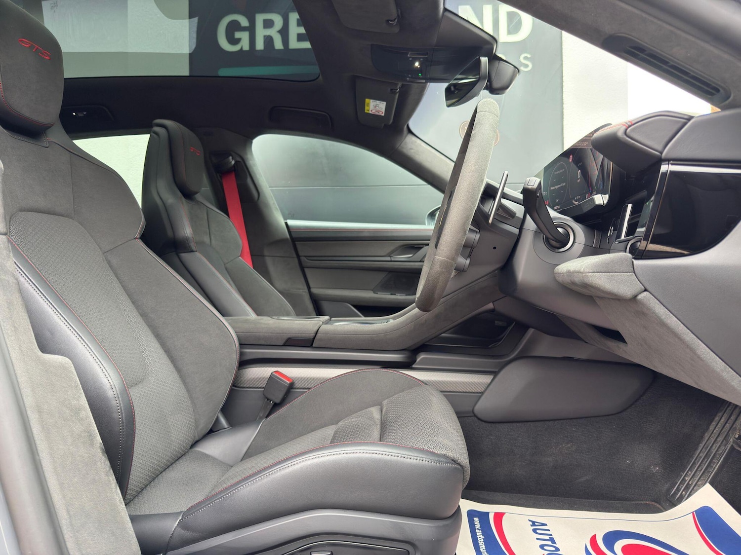 Used Porsche Taycan 2025 for sale - 76349776: Photo 32