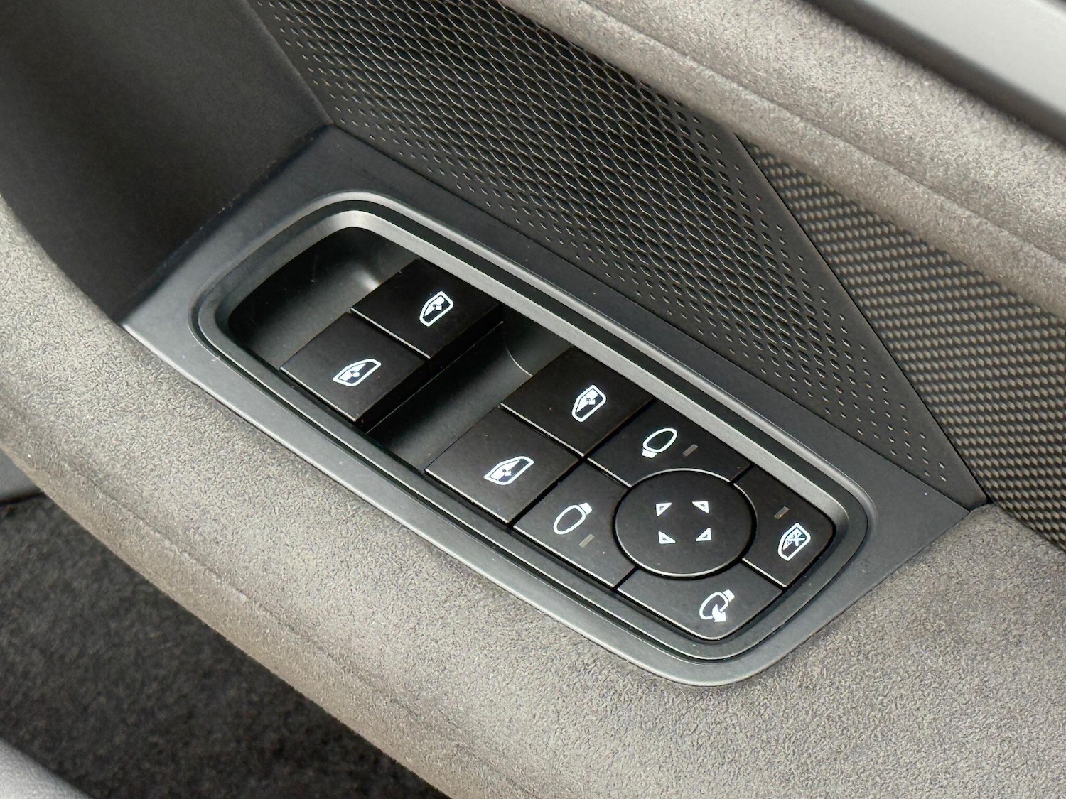Used Porsche Taycan 2025 for sale - 76349776: Photo 47