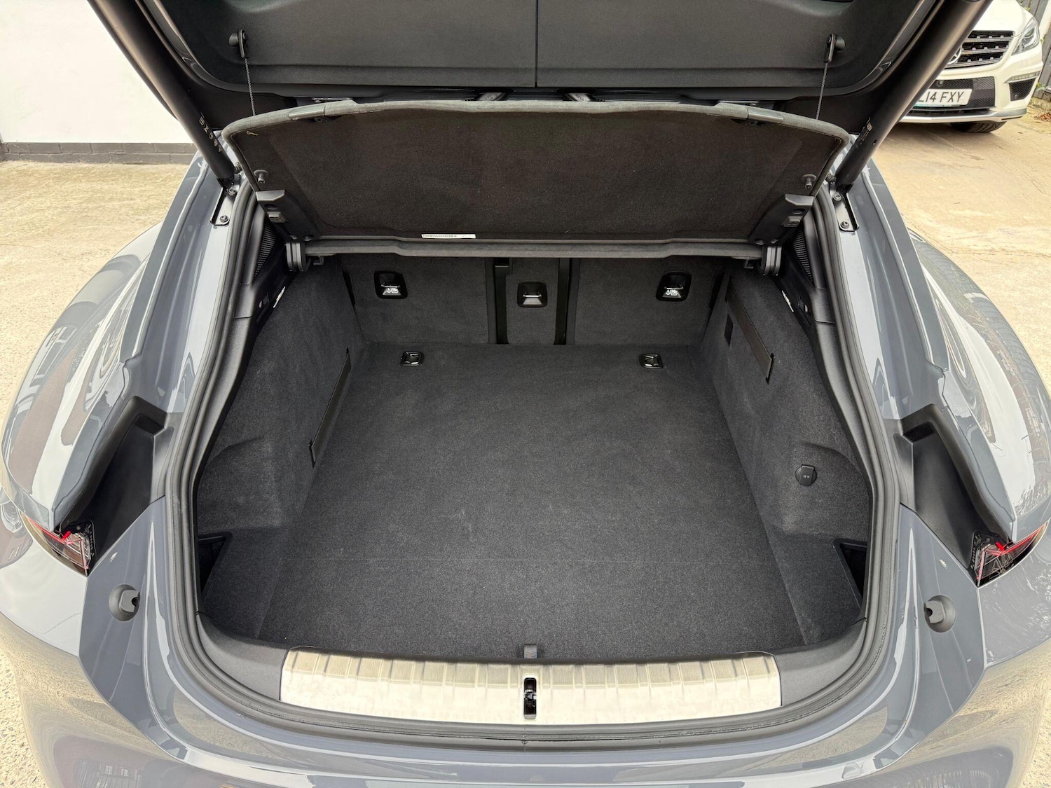 Used Porsche Taycan 2025 for sale - 76349776: Photo 84