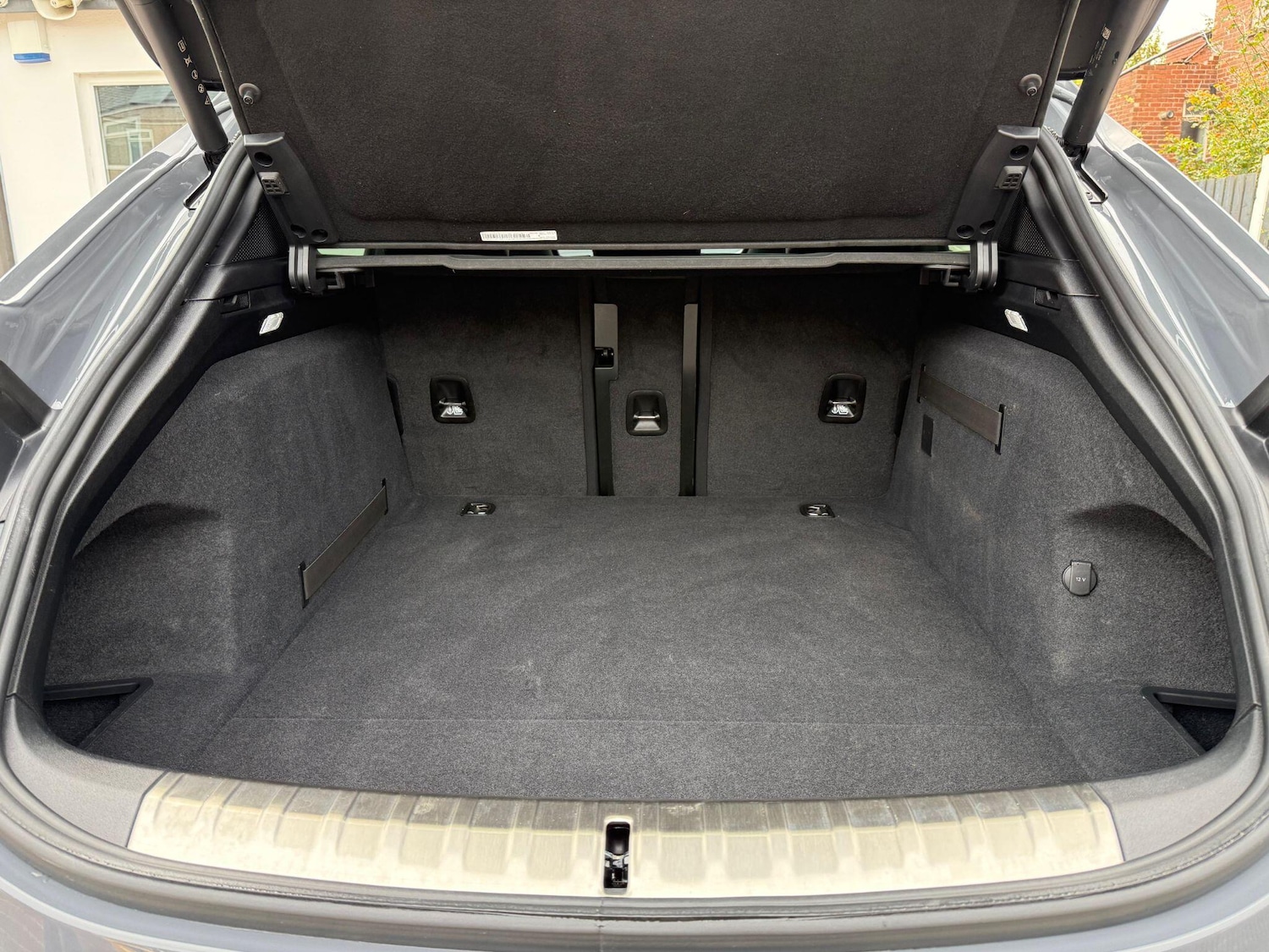 Used Porsche Taycan 2025 for sale - 76349776: Photo 85