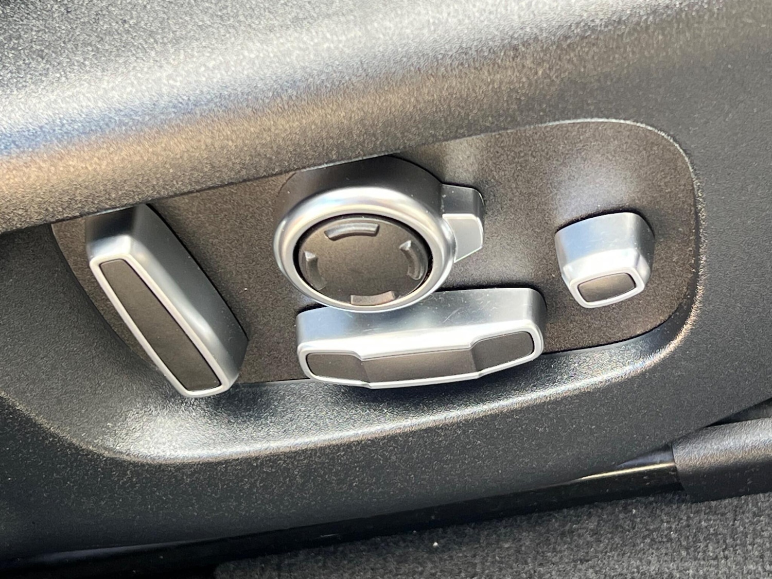 Used Land Rover Range Rover Velar 2018 for sale - 76179839: Photo 28